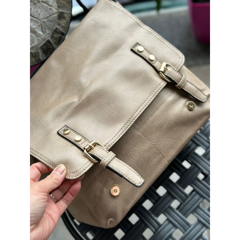 Bolso Solapas y Hebilla Decoración