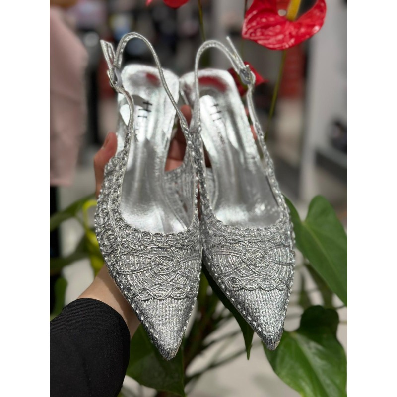 Zapato de Tacón Bajo y Fino