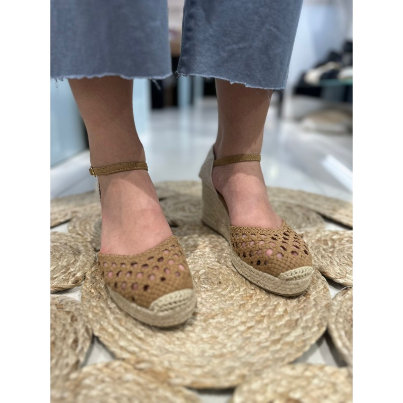 Sandalias fashion cuña cerradas