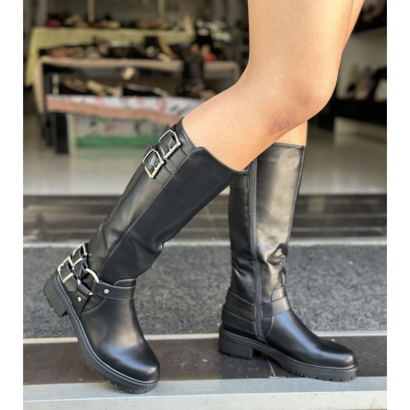 Botas Planas Con Hebilla 2