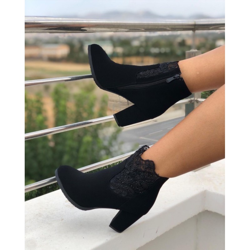 Botín estilo encaje