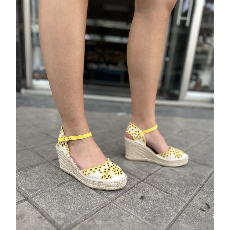 Sandalias De Cuña Con Bordado Floral