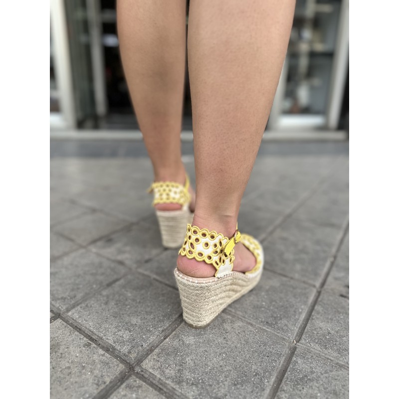 Sandalias De Cuña Con Bordado Floral