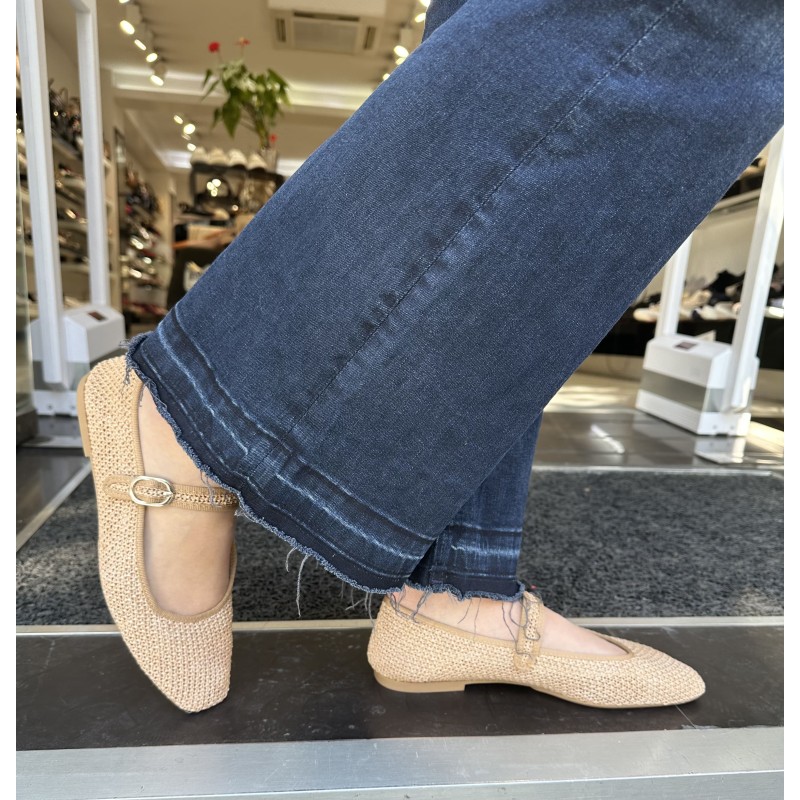 Mary Jane Corina M5225