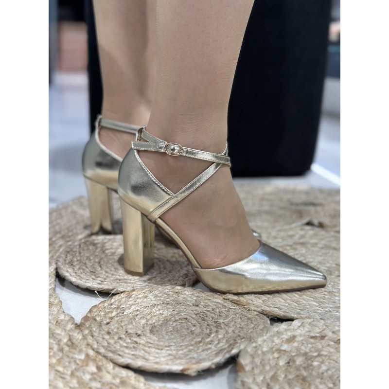 Tacón Grueso Y Correas Cruzadas