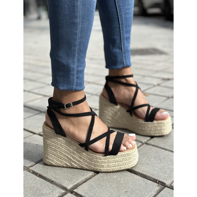 Sandalias Doradas y Negras