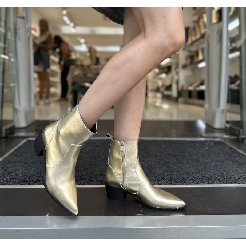 Botín cowboy color plata, oro, camel y negro