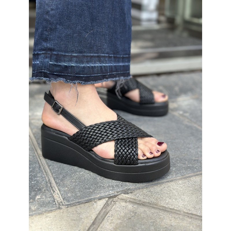 Sandalia Cruzada Estilo Trenzado