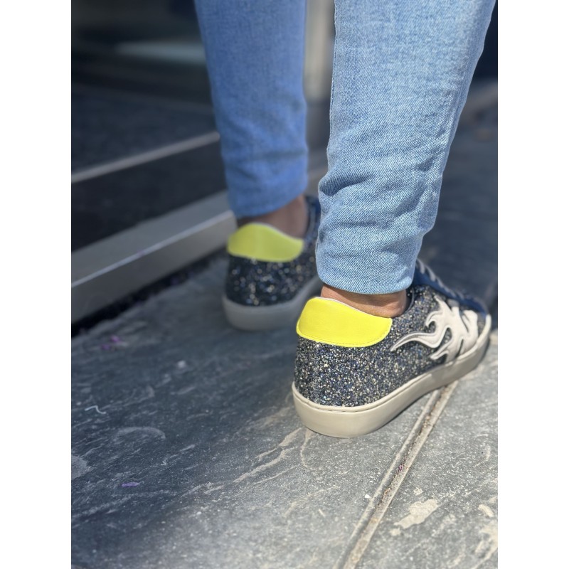 Zapatillas Con Brillo Y Diseño Flameado