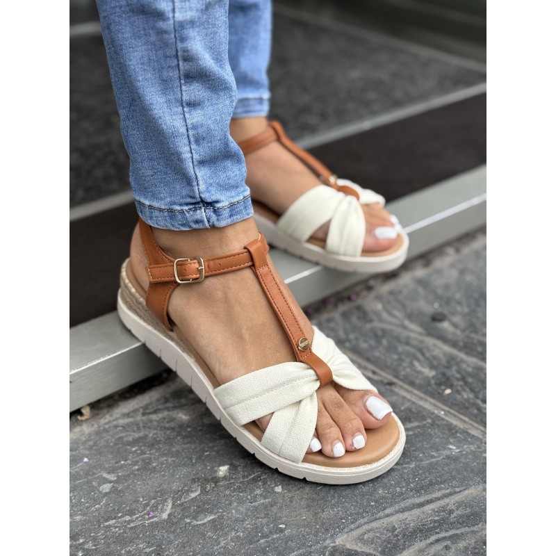 Sandalias estilo T