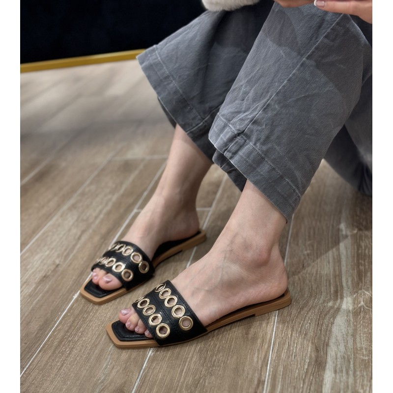 Sandalias Con Ojales Dorados 2