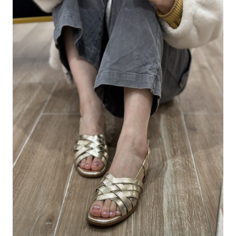 Sandalias Planas Con Tiras Cruzadas 2