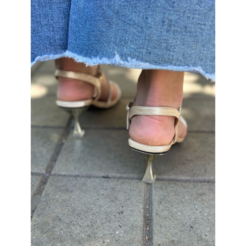 Sandalias de Tacón Bajo y Tiras Brillantes 2