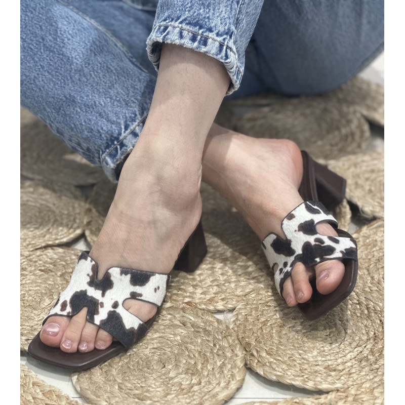 Sandalias De Tacón Con Estampado De Vaca