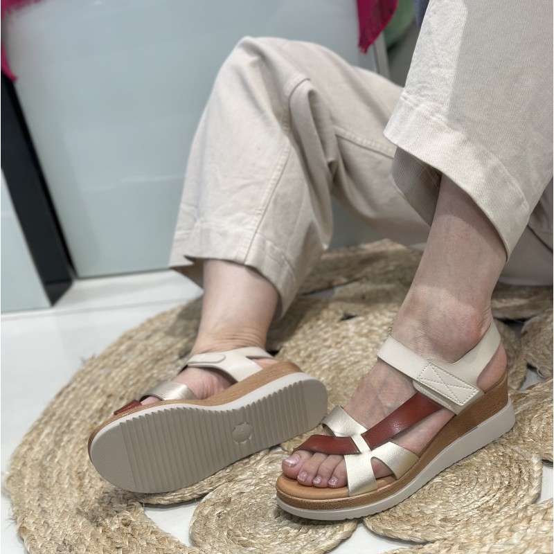 Sandalias De Cuña Combinadas Con Velcro