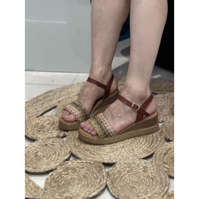 Sandalia De Plataforma Con Plantilla...