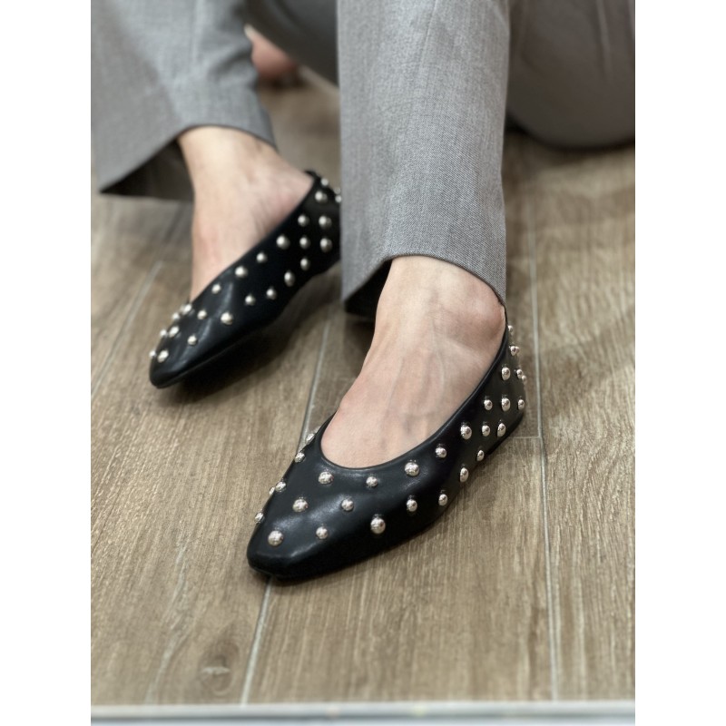 Zapatos Con Perlas Metálicas -Corina M5596