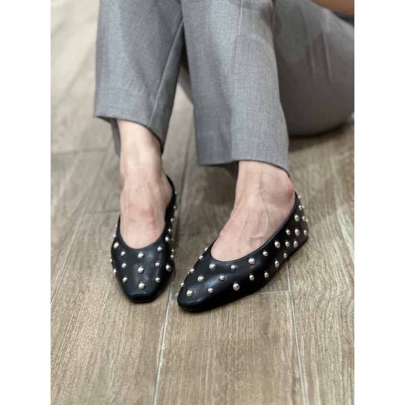 Zapatos Con Perlas Metálicas -Corina M5596 2