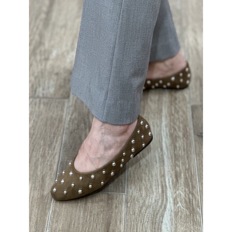 Zapatos Con Perlas Metálicas -Corina M5596