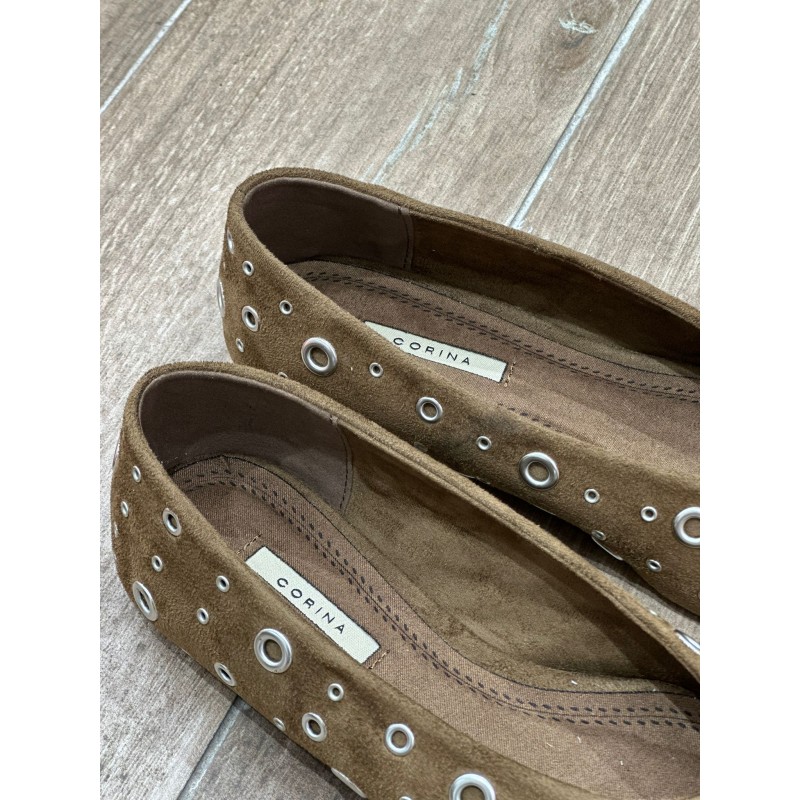 Zapatos Perlas Metálicas Pico -Corina M5610