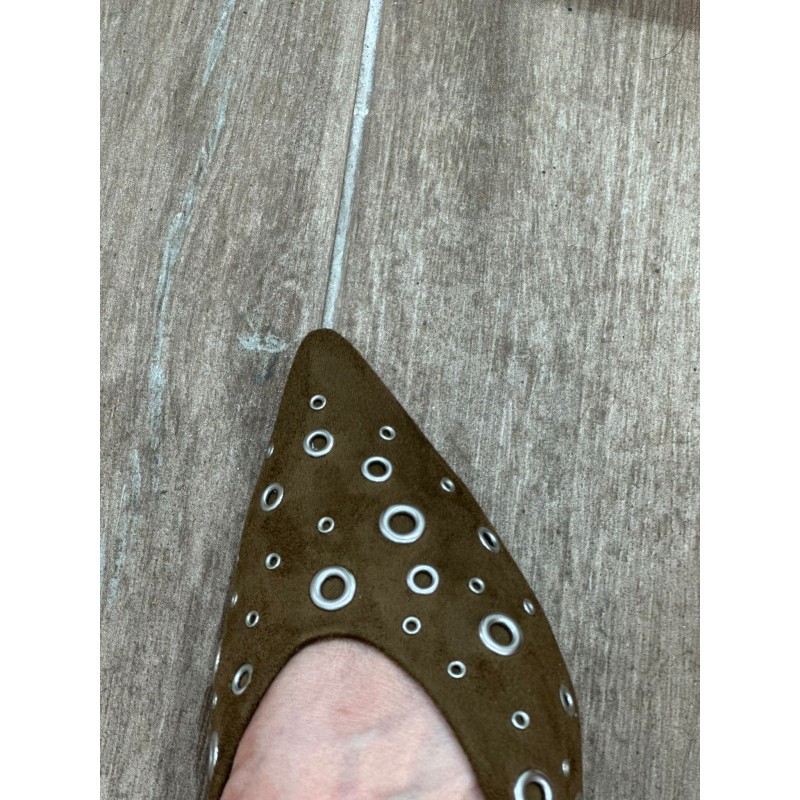 Zapatos Perlas Metálicas Pico -Corina M5610