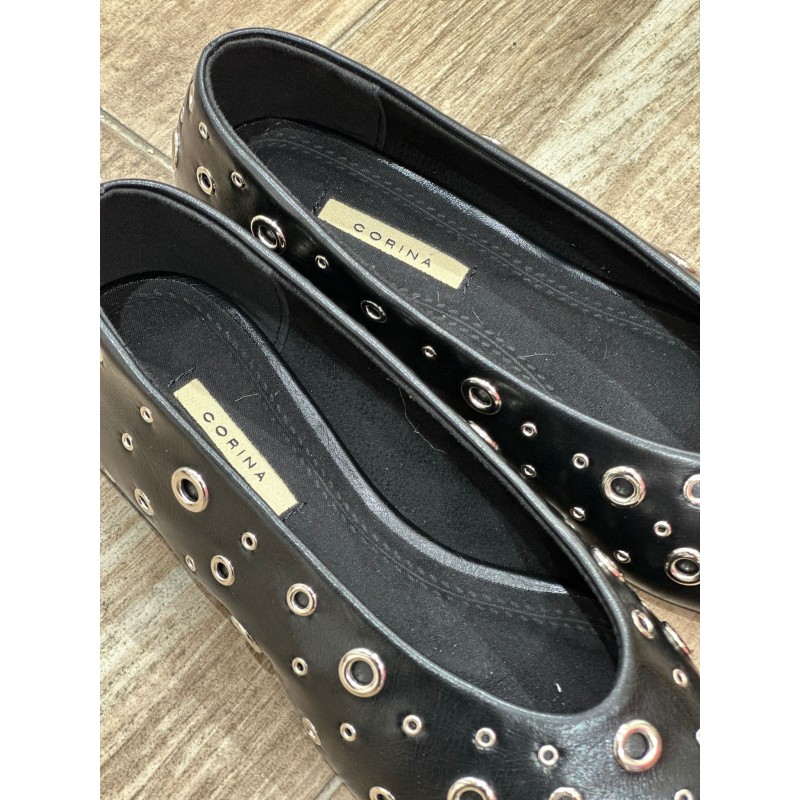 Zapatos Perlas Metálicas Pico -Corina M5610