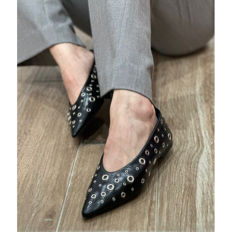 Zapatos Perlas Metálicas Pico -Corina M5610