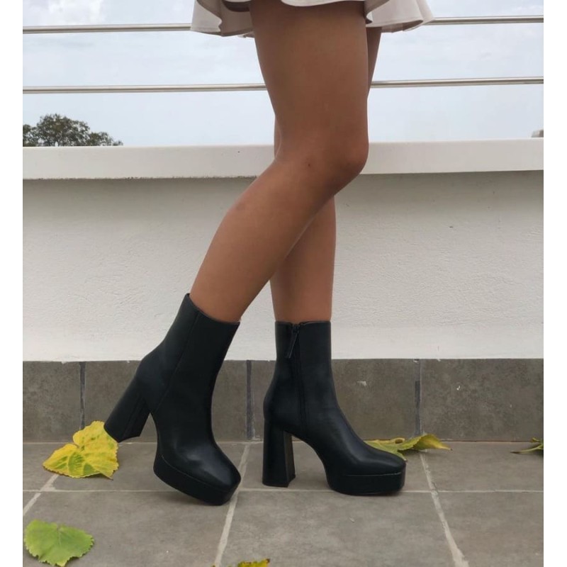 Botín de tacón alto y grueso