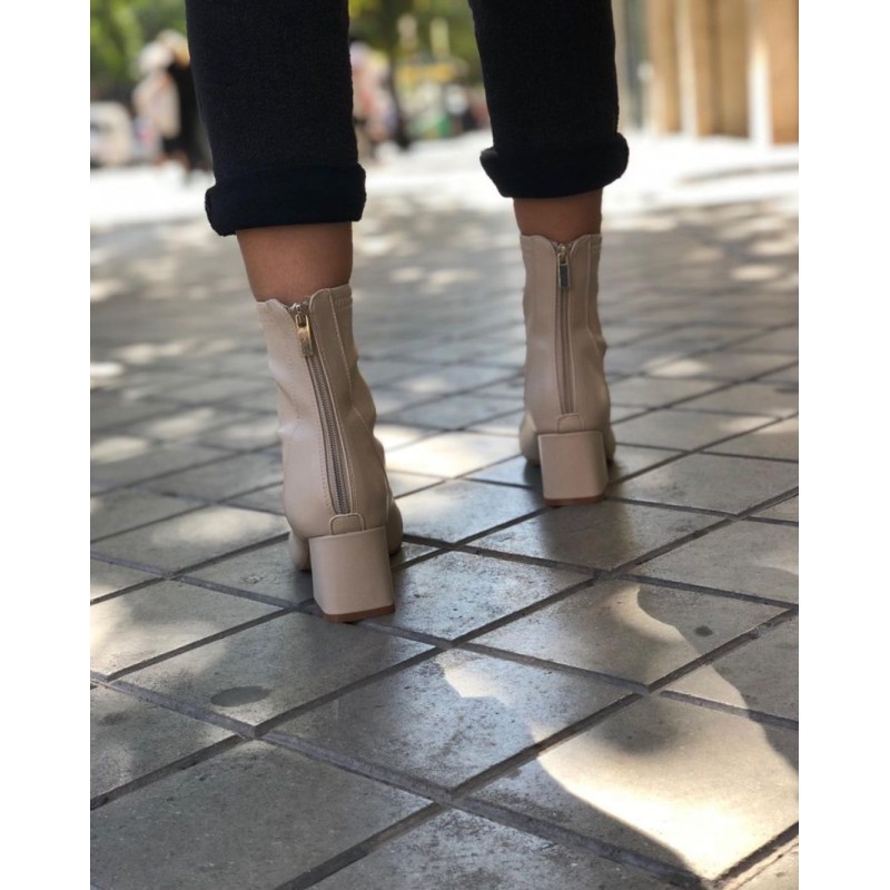 Botín de tacón ancho con punta cuadrada