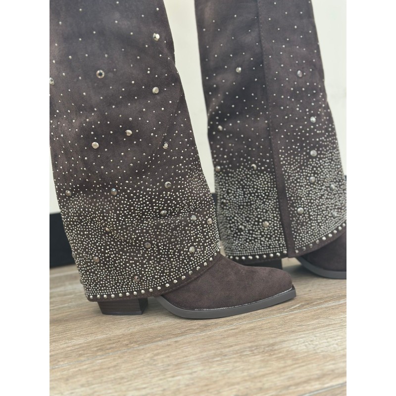 Bota Con Estilo Faldón y Brillantes 2