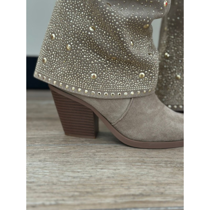 Bota Con Estilo Faldón y Brillantes