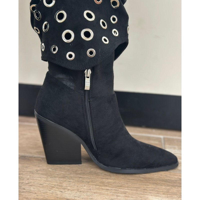 Bota Con Estilo Faldón y Tachuela