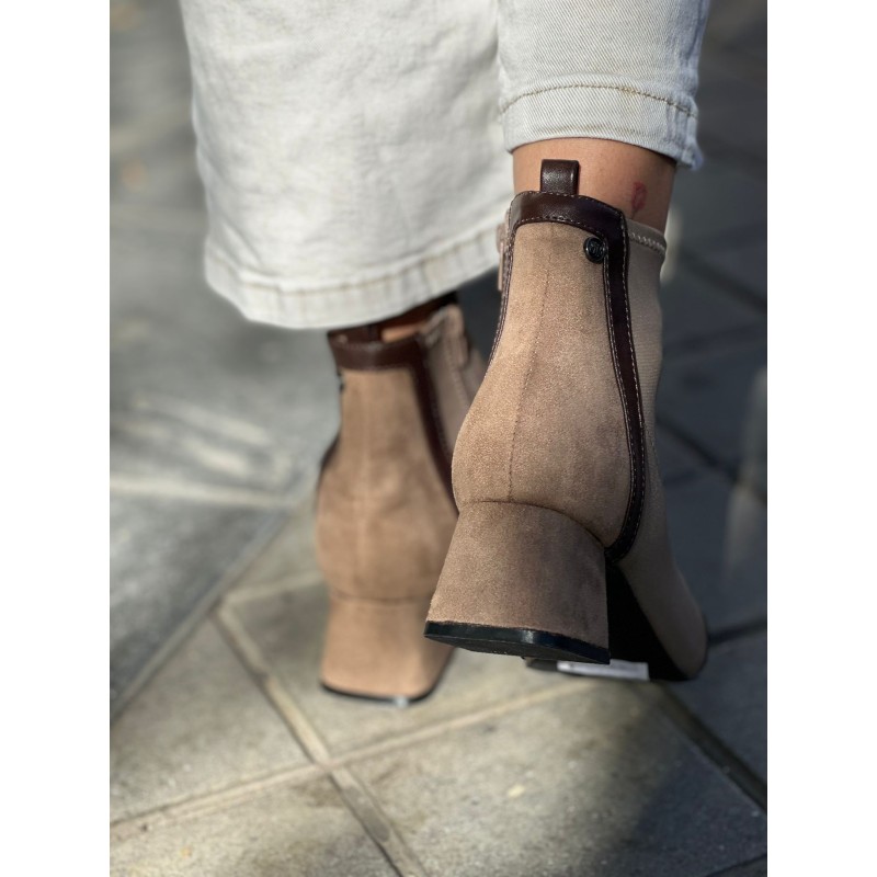 Botines Bicolor En Punta Con Cremallera