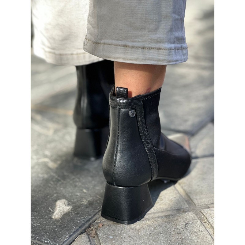 Botines Bicolor En Punta Con Cremallera