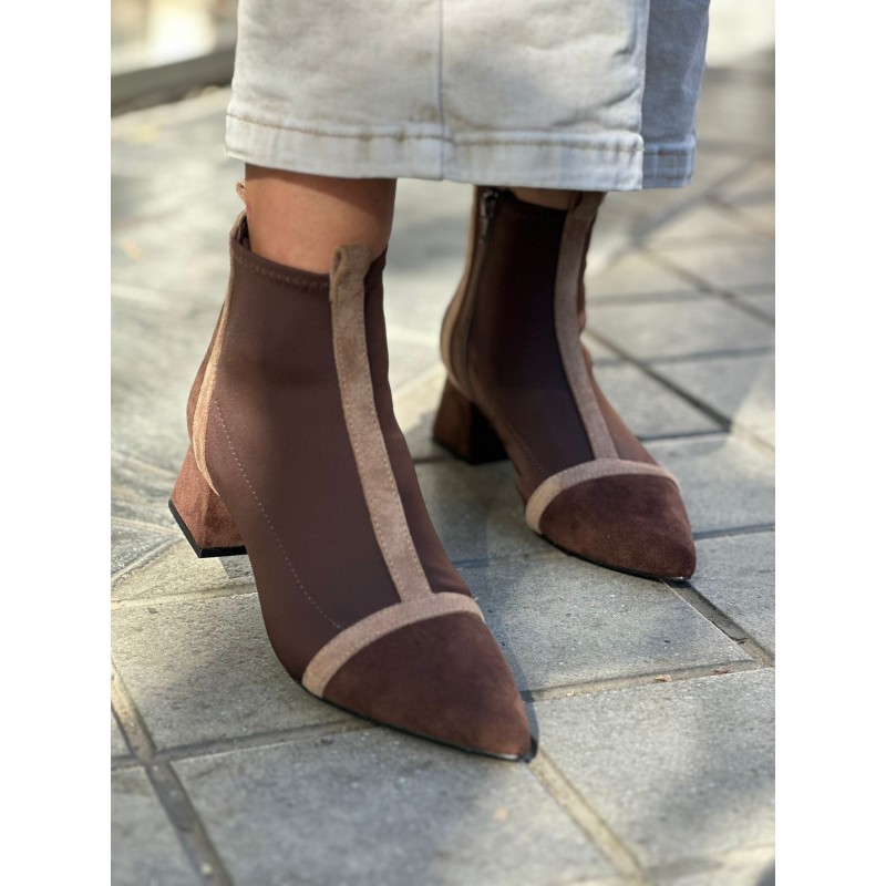 Botines Bicolor Con Detalles En Gamuza