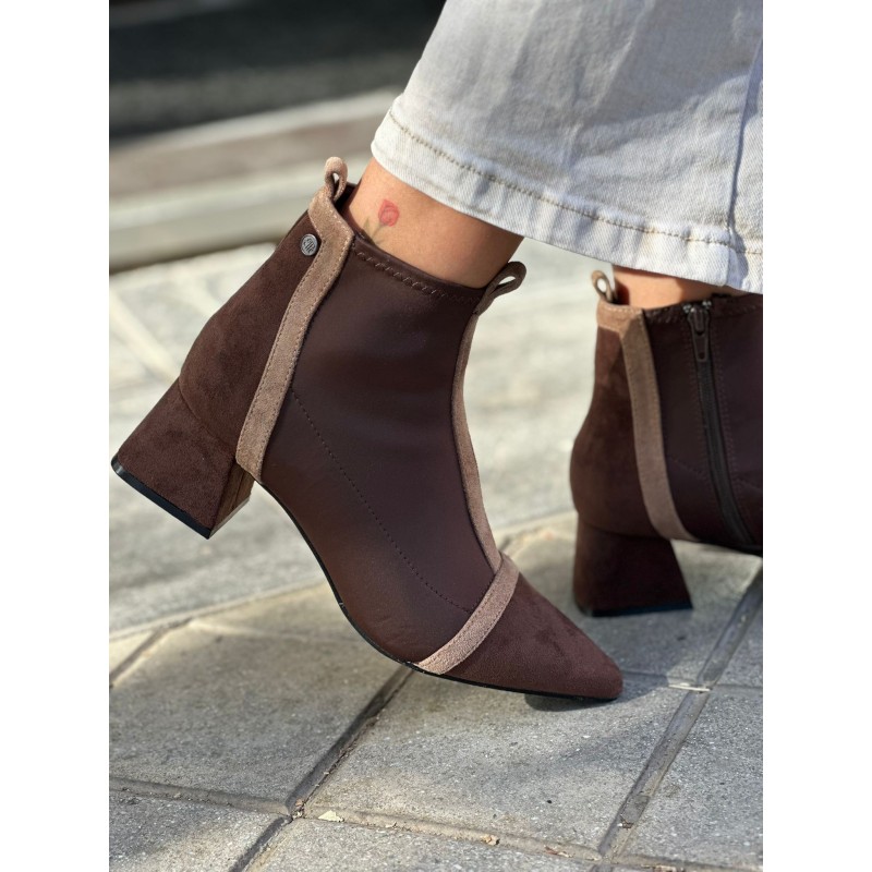 Botines Bicolor Con Detalles En Gamuza