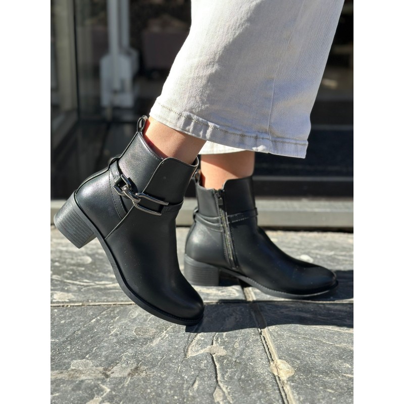 Botines Negros Con Detalle Metálico 2