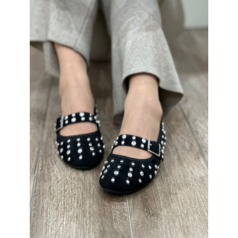 Mercedita Con Tachuelas