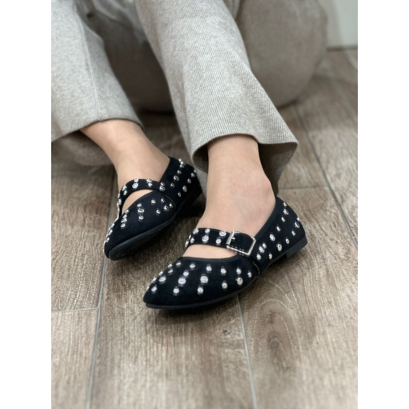 Mercedita Con Tachuelas