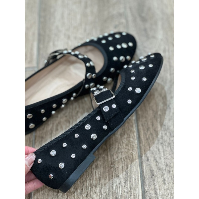 Mercedita Con Tachuelas