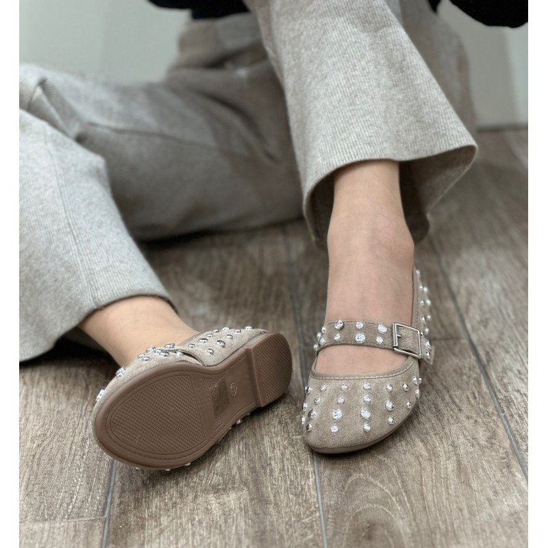 Mercedita Con Tachuelas