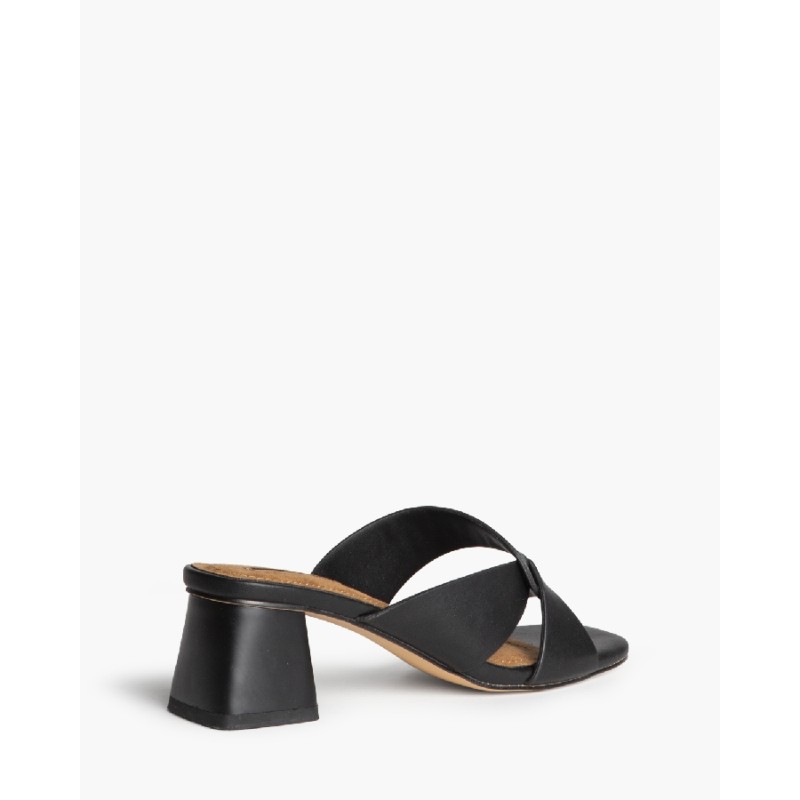 Tacón Ancho y Acabado En Punta Cuadrada