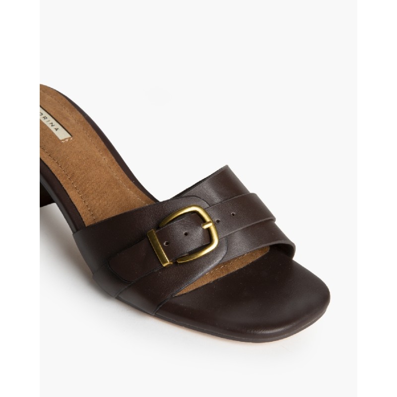 Tacón Ancho y Acabado en Punta Cuadrada