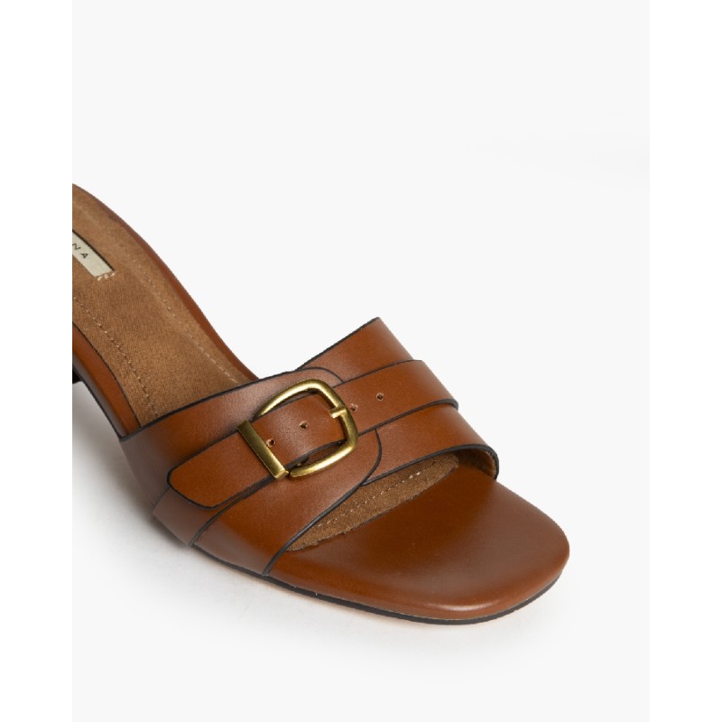 Tacón Ancho y Acabado en Punta Cuadrada