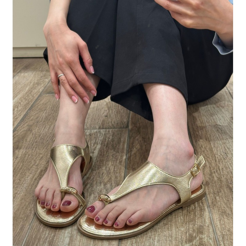 Sandalia Plana Con Anillo  De Dedo 2