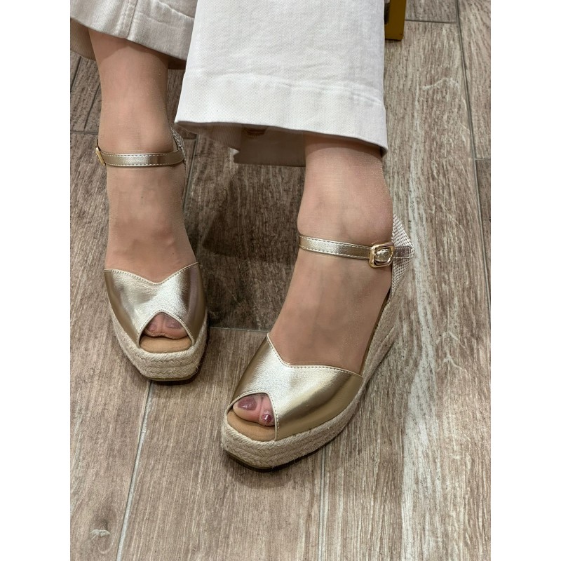 Alpargatas V Con Plataforma y Hebillas.