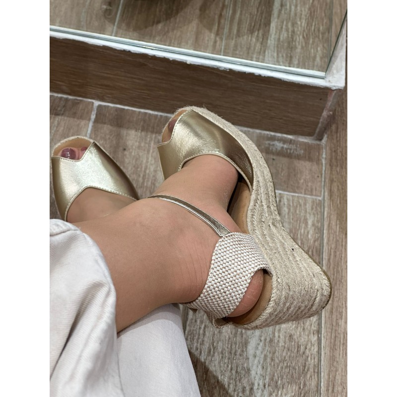 Alpargatas V Con Plataforma y Hebillas.