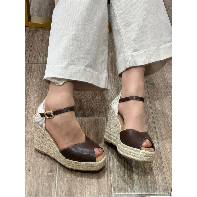 Alpargatas V Con Plataforma y Hebillas.