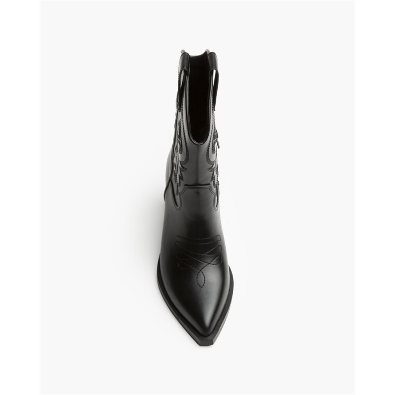 Botín estilo cowboy  Corte bordado  Corina-M6760