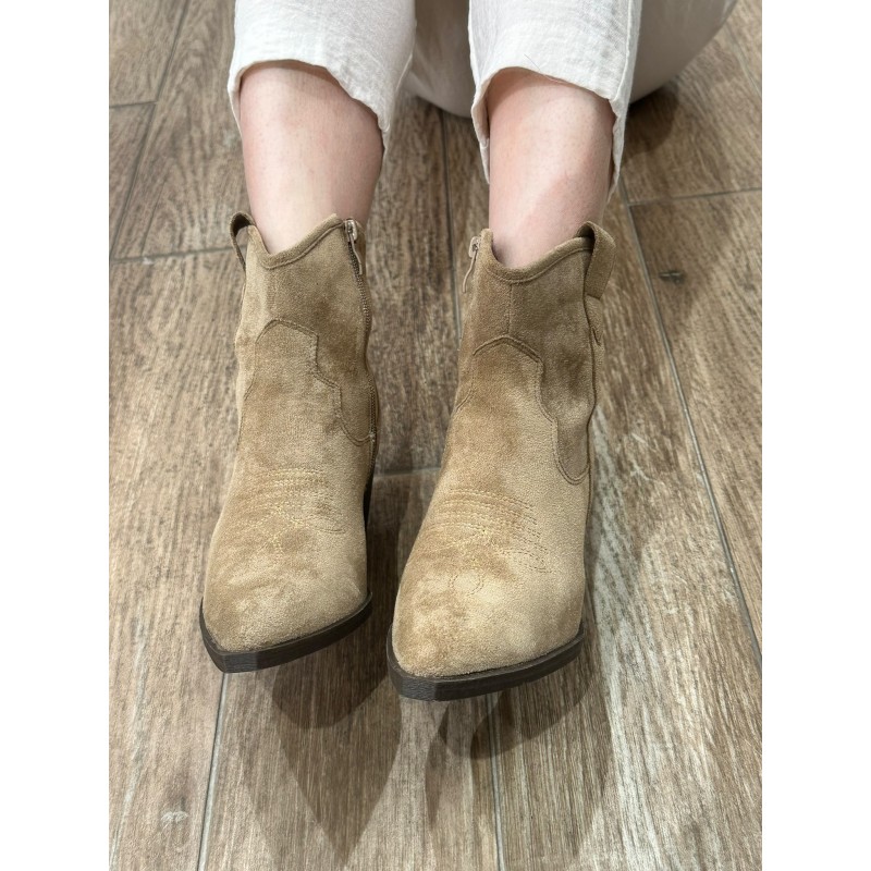 Botín Campero Estilo Cowboy con Bordados Y3611